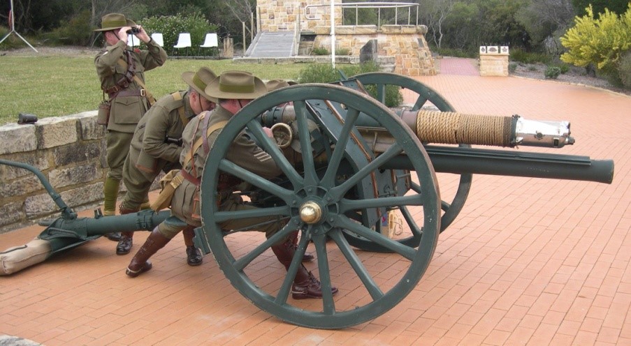 The RAAHC 18 Pounder at North Head with detachment